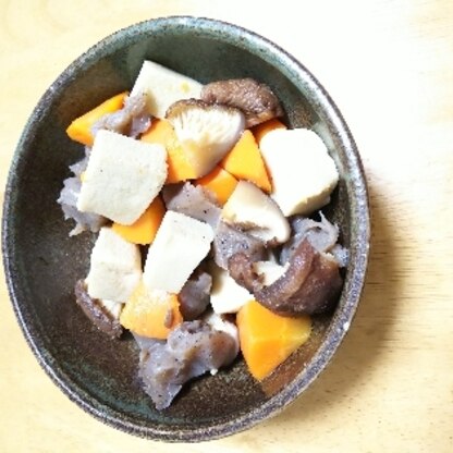 高野豆腐と同じところにストックしてあった干し椎茸も入れてみました。出汁がしみて美味しくできました。